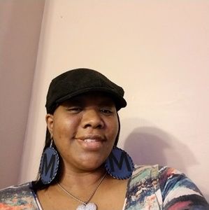 Meet your Posher, Monique